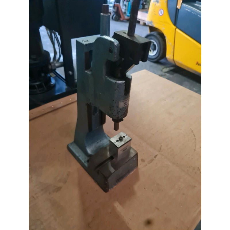 Kniehebelpresse / Handhebelpresse