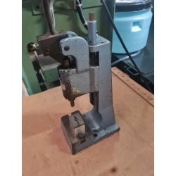 Kniehebelpresse / Handhebelpresse