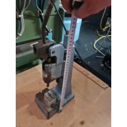 Kniehebelpresse / Handhebelpresse